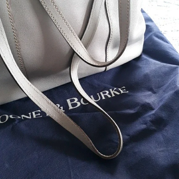 Dooney &Bourke with dust bag - Picture 3 of 4